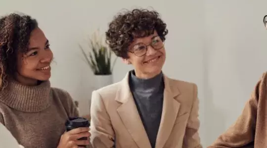 L’IA au service de l’égalité femmes-hommes dans les médias
