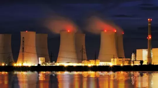Centrale nucléaire de nuit