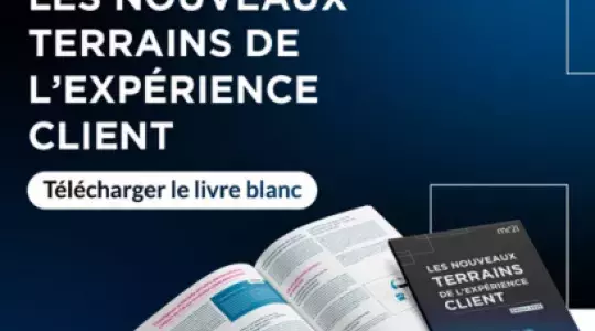 Visuel mc2i présentant le livre blanc « Les nouveaux terrains de l’expérience client » avec un appel à action pour télécharger la publication. L’image montre la couverture et des pages ouvertes du livre, mettant en avant les mutations de l’expérience client en 2025.
