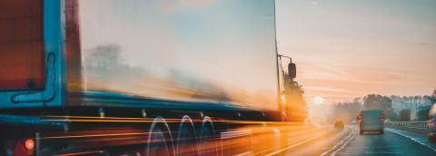 camion sur l'autoroute