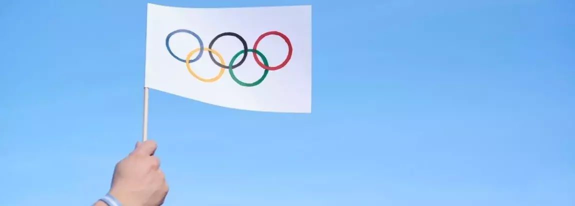 drapeau avec le logo des jeux olympiques