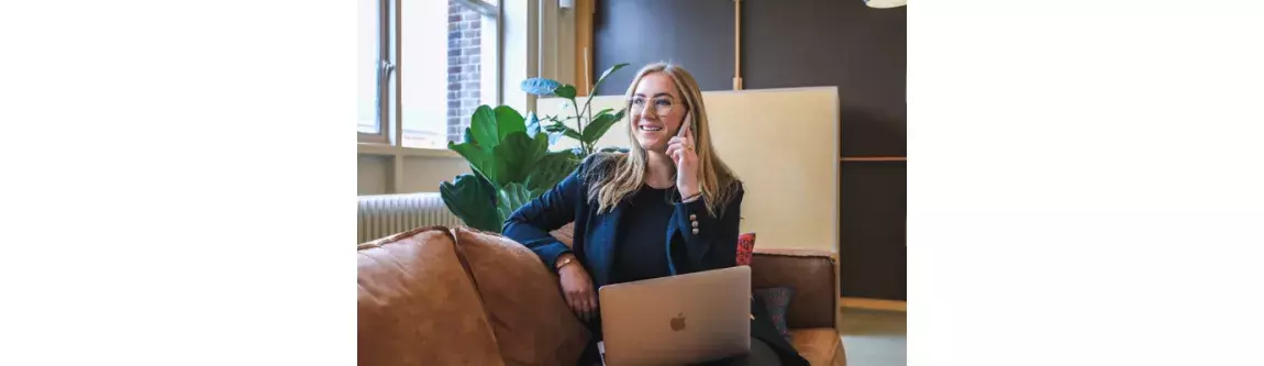 femme au téléphone